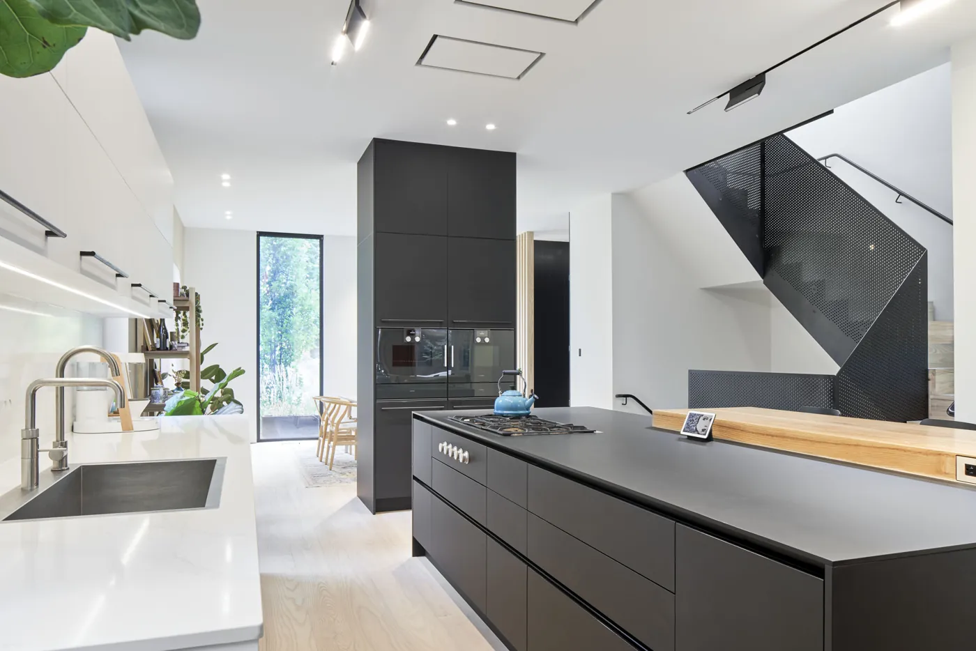Kitchen, fixed glazing